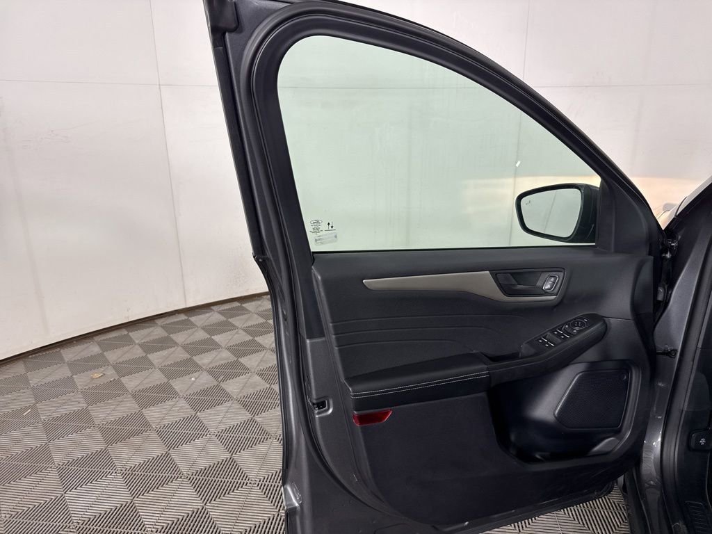 Certified 2022 Ford Escape SE w/ Cold Weather Package image 13