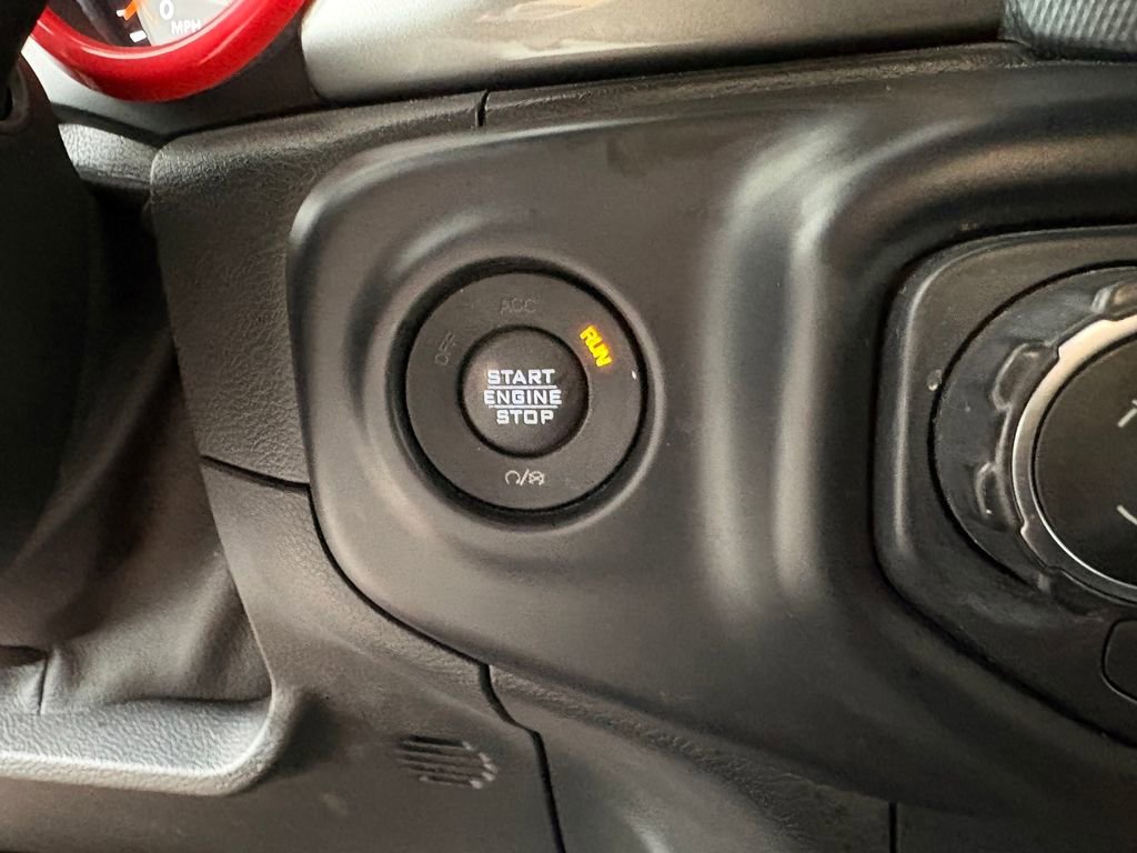 Used 2019 Jeep Wrangler Unlimited Sahara image 21