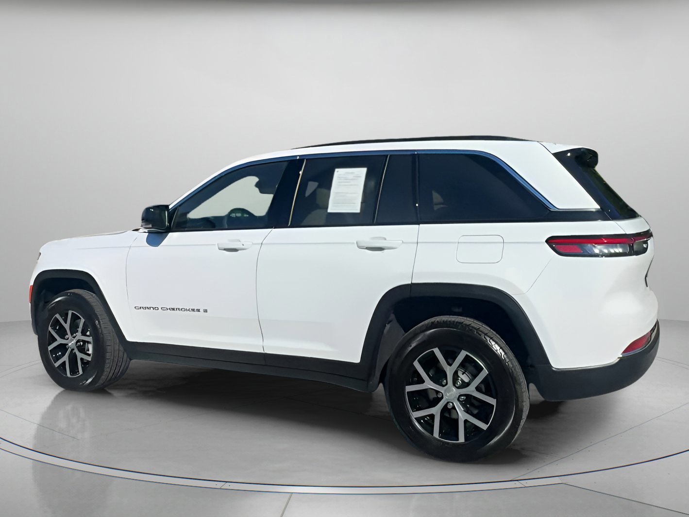 Used 2025 Jeep Grand Cherokee Limited w/ Trailer Tow Package image 11