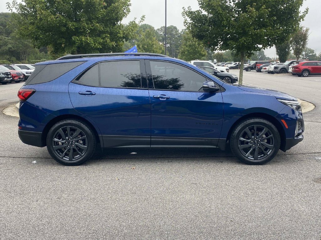 Used 2023 Chevrolet Equinox RS FWD image 2