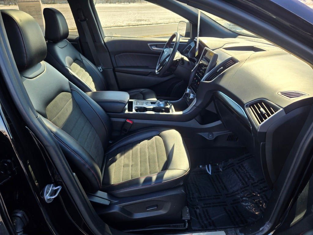 Certified 2024 Ford Edge ST-Line w/ Class II Trailer Tow Package image 6