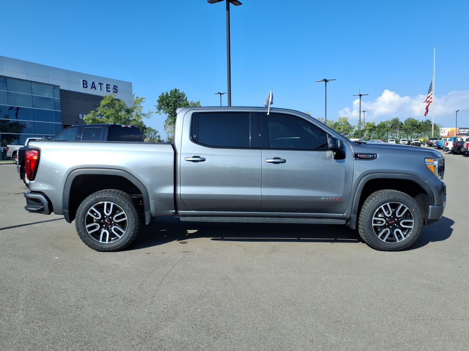 Used 2021 GMC Sierra 1500 AT4 w/ AT4 Premium Package AWD/4WD image 2