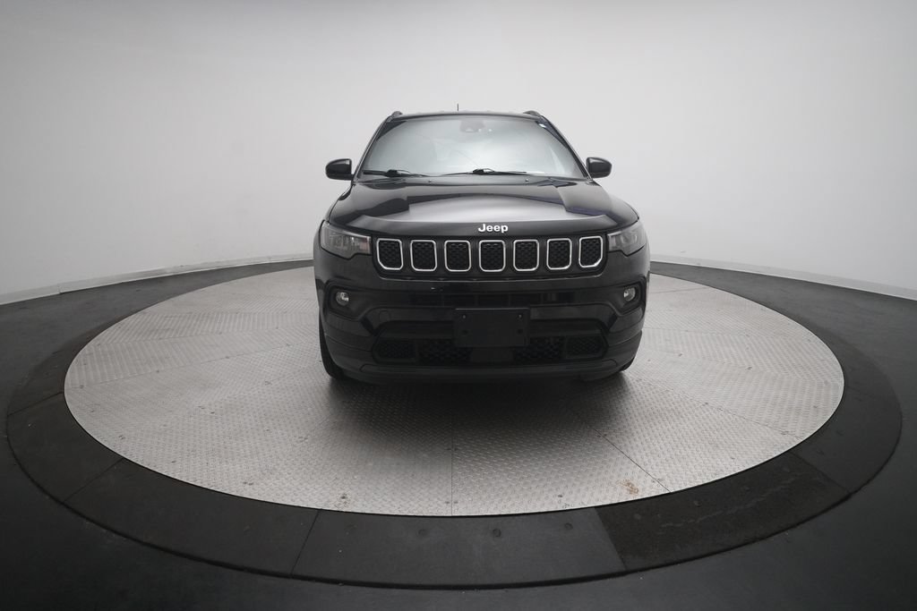 Used 2024 Jeep Compass Latitude AWD/4WD image 11