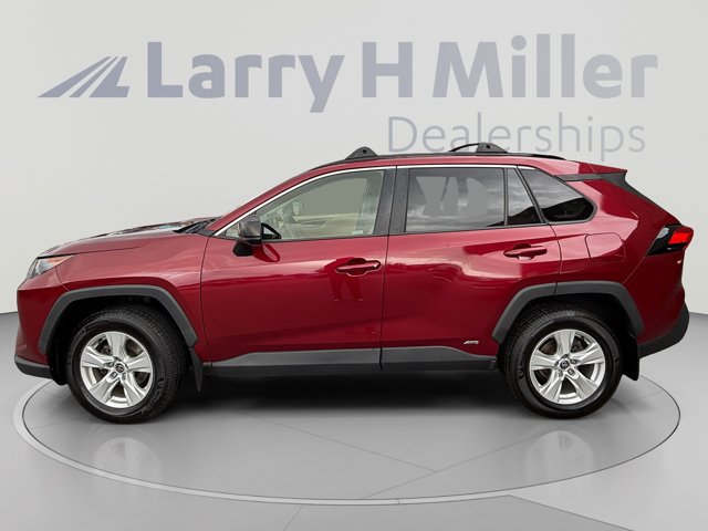 Used 2020 Toyota RAV4 LE w/ Carpet Mat Package AWD/4WD image 2