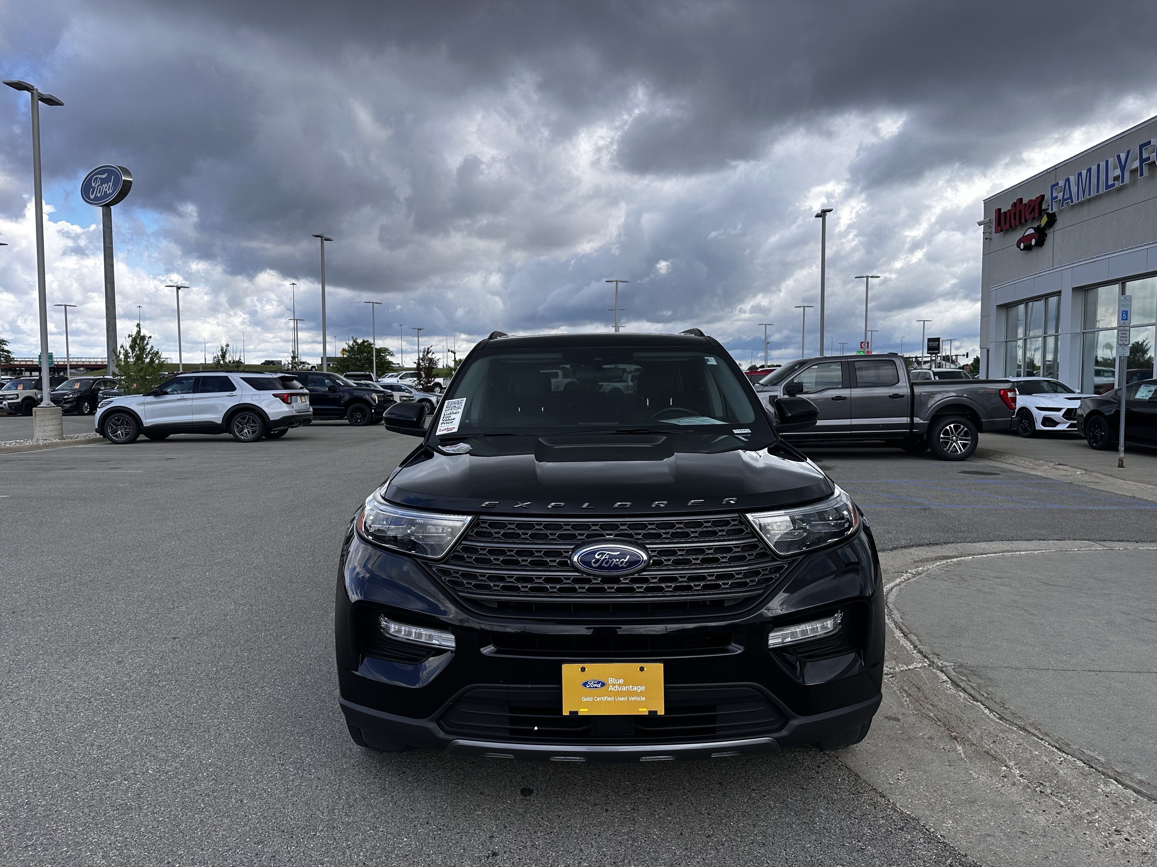 Certified 2022 Ford Explorer XLT w/ Equipment Group 202A AWD/4WD image 2