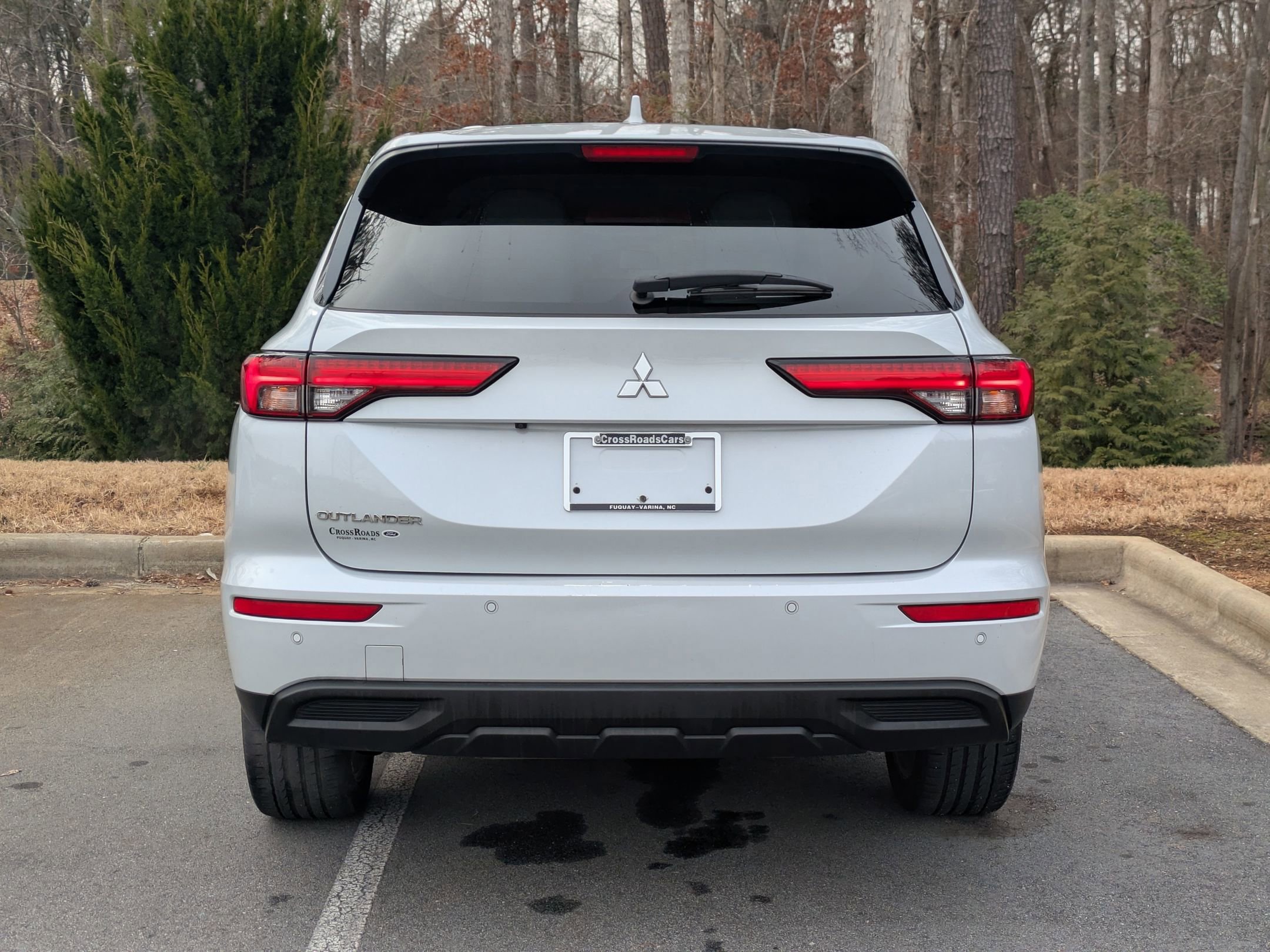 Used 2022 Mitsubishi Outlander ES image 3