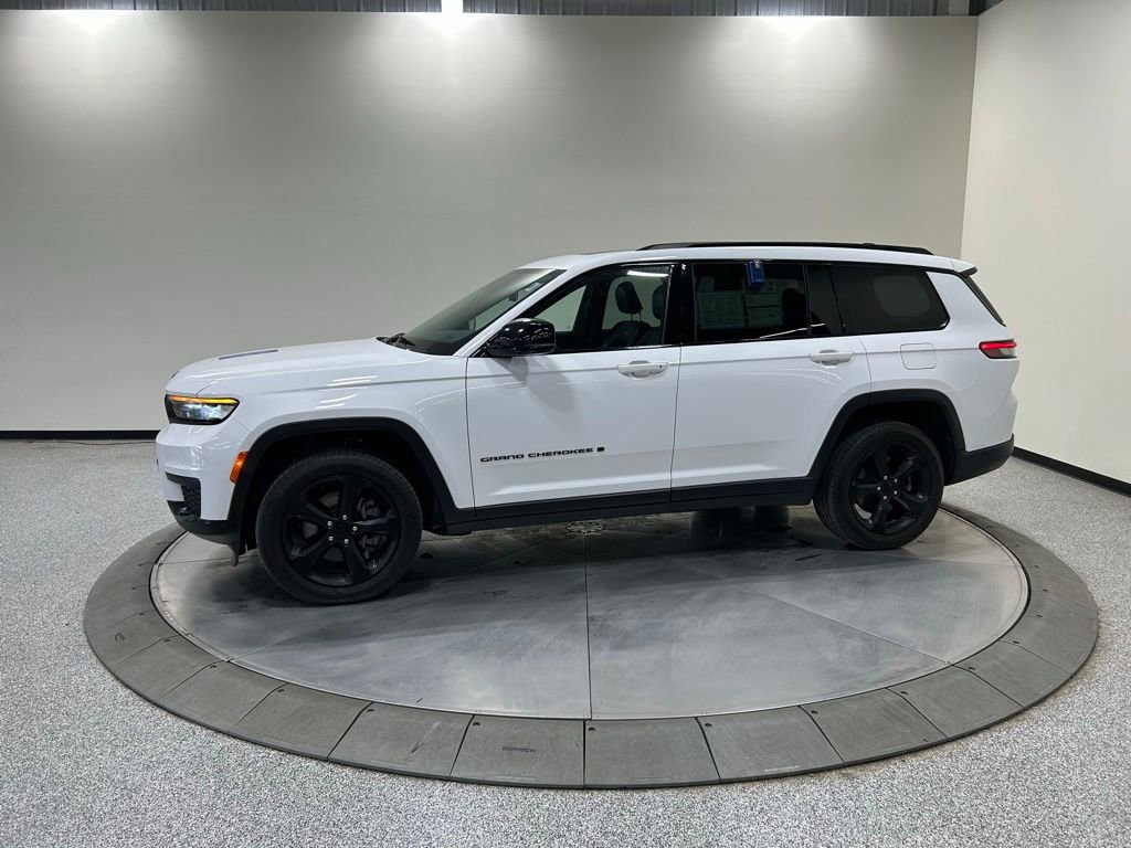 Used 2023 Jeep Grand Cherokee L Laredo AWD/4WD image 9