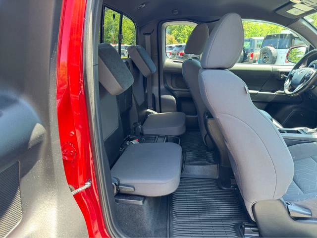 Used 2018 Toyota Tacoma TRD Off-Road w/ Technology Package AWD/4WD image 12