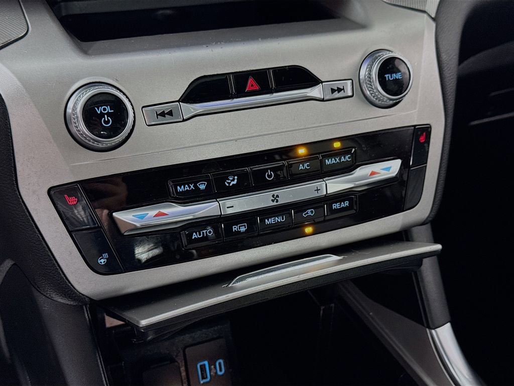 Certified 2022 Ford Explorer XLT w/ Equipment Group 202A image 16