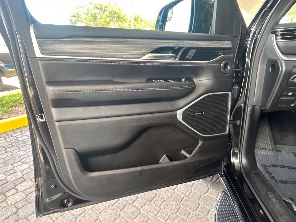 Used 2024 Jeep Wagoneer L Series II w/ Flexible Seating Group AWD/4WD image 35