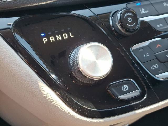 Used 2023 Chrysler Pacifica Touring-L FWD image 18