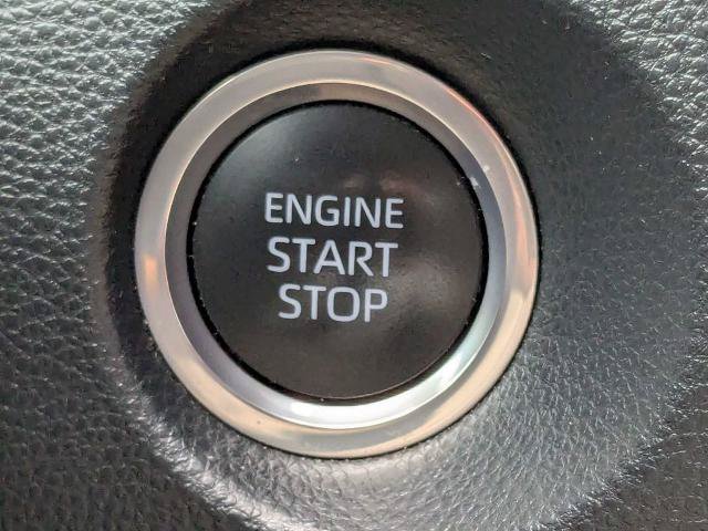 Used 2023 Toyota Corolla Cross XLE AWD/4WD image 32