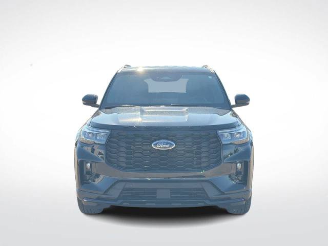 Certified 2025 Ford Explorer ST-Line AWD/4WD image 3