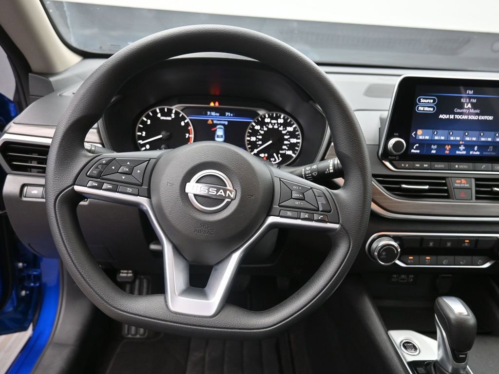 Used 2025 Nissan Altima 2.5 SV image 7