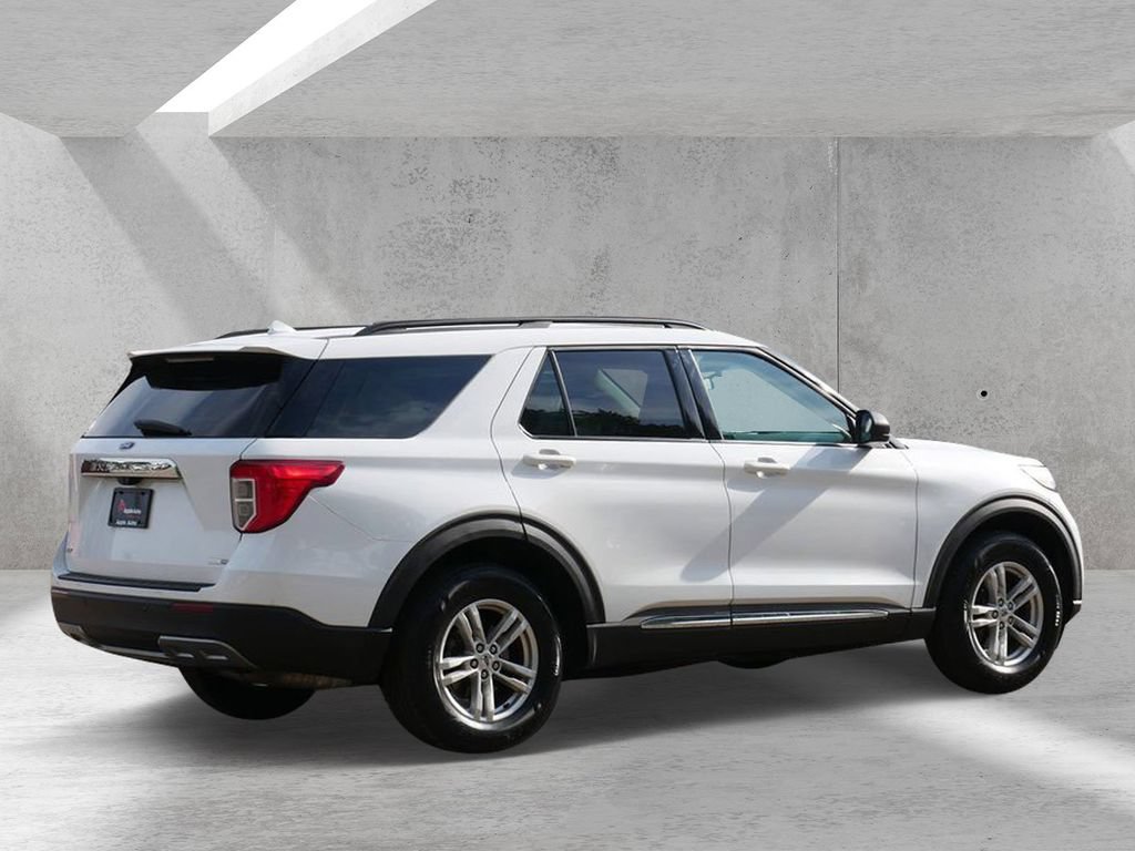 Certified 2020 Ford Explorer XLT w/ Equipment Group 202A AWD/4WD image 3