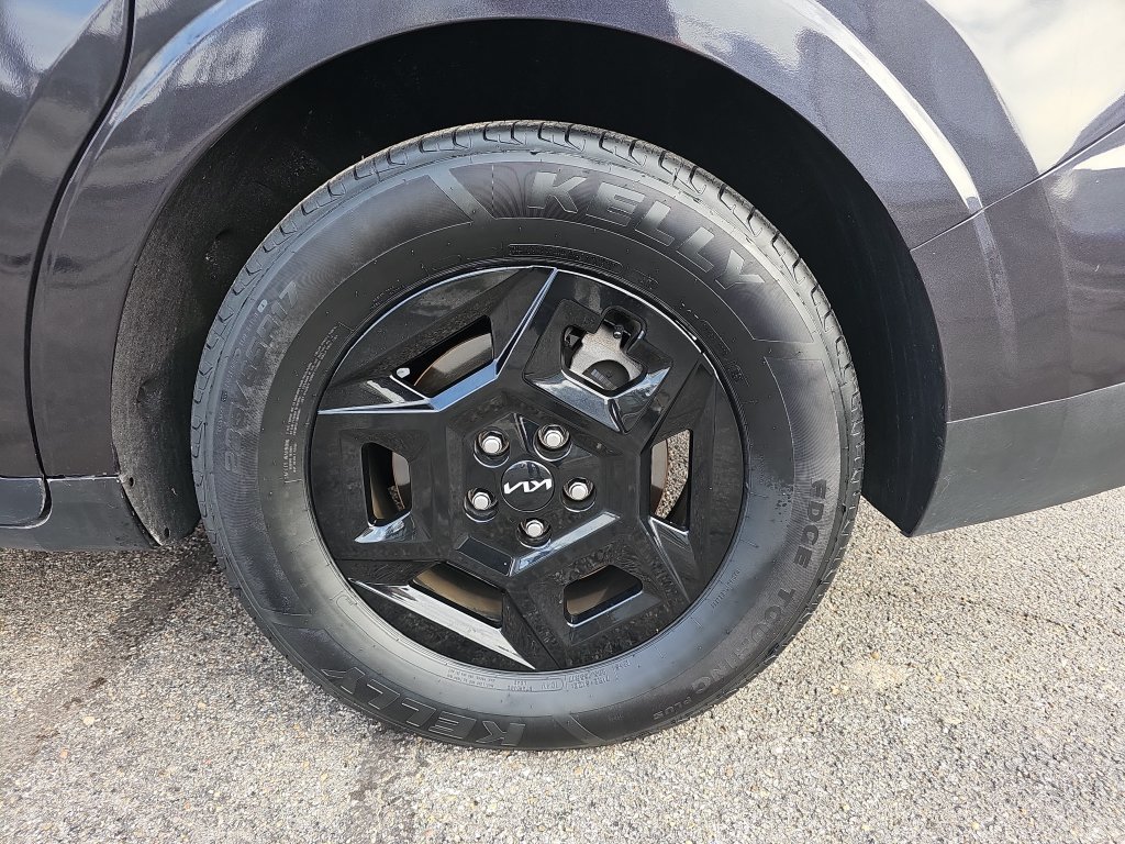 Used 2025 Kia Carnival FWD image 31