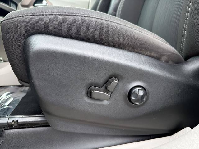 Used 2021 Chrysler Voyager LX FWD image 18