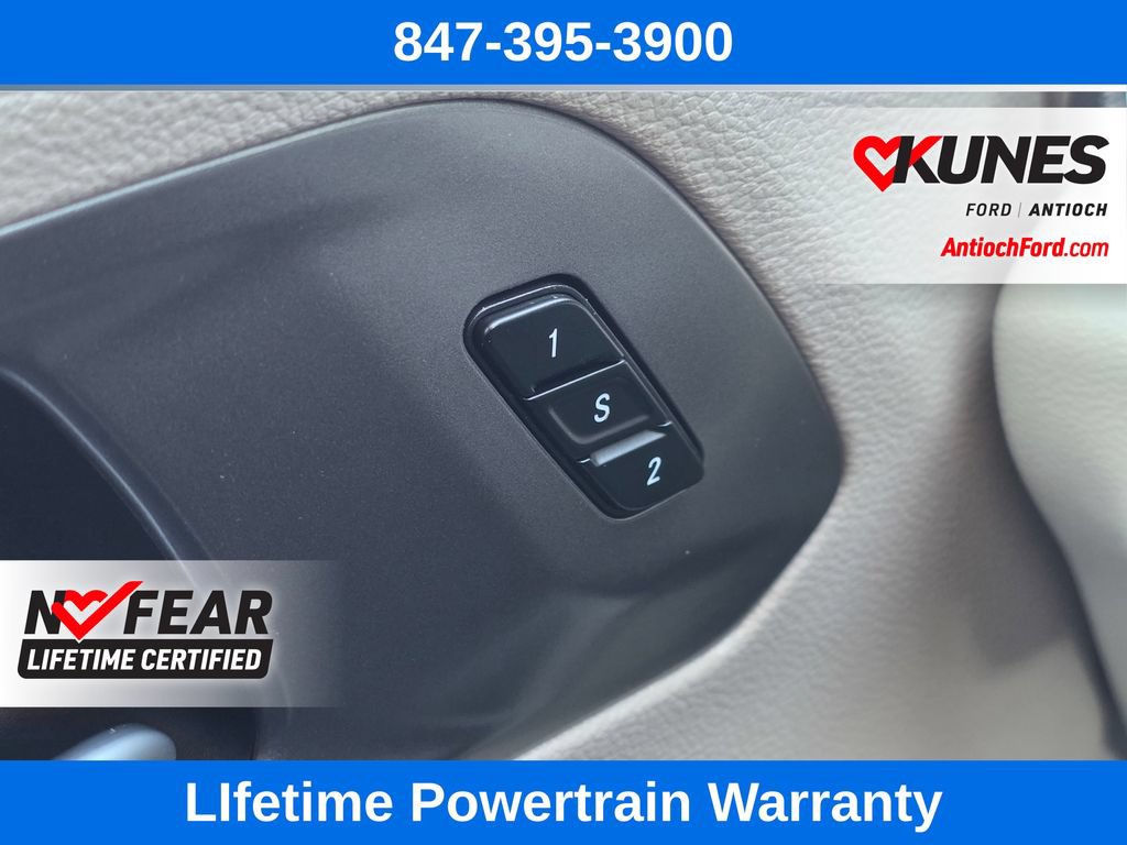 Used 2024 Chrysler Pacifica Touring-L FWD image 48