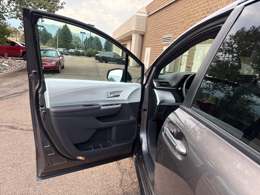 Used 2022 Toyota Sienna XSE w/ XSE Plus Package FWD image 11