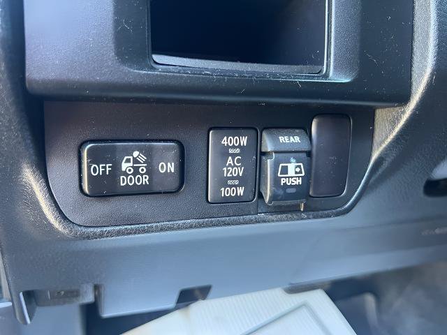 Used 2017 Toyota Tacoma TRD Sport w/ Tow Package (A/T) AWD/4WD image 13