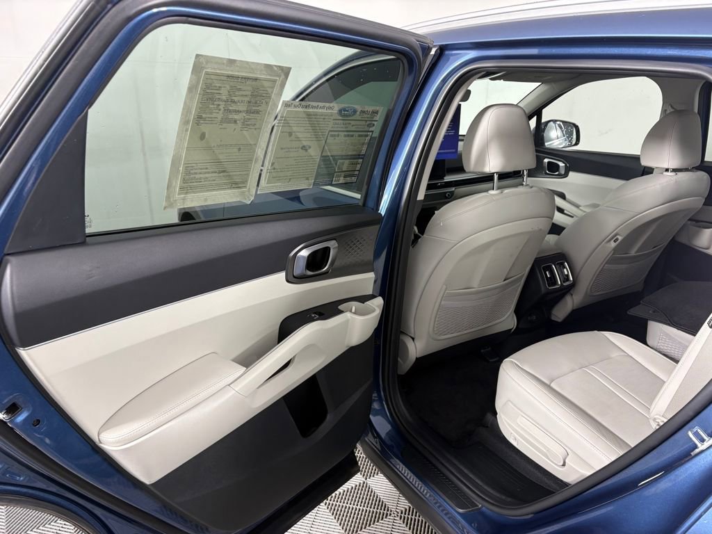 Used 2025 Kia Sorento EX image 29