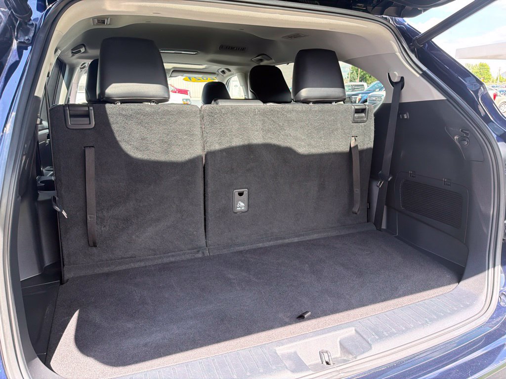 Used 2021 Toyota Highlander XLE AWD/4WD image 17