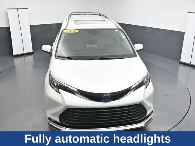 Used 2024 Toyota Sienna XLE FWD image 21