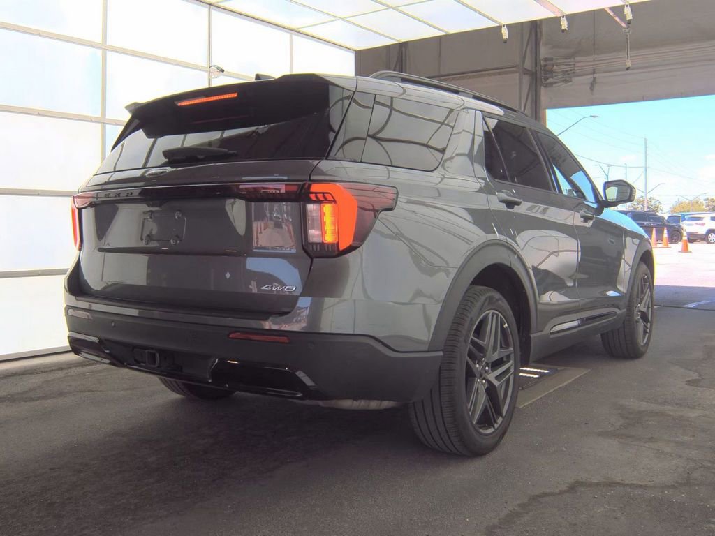 Certified 2025 Ford Explorer ST-Line w/ ST-Line Street Pack AWD/4WD image 3