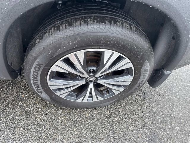 Used 2022 Nissan Rogue SV image 15