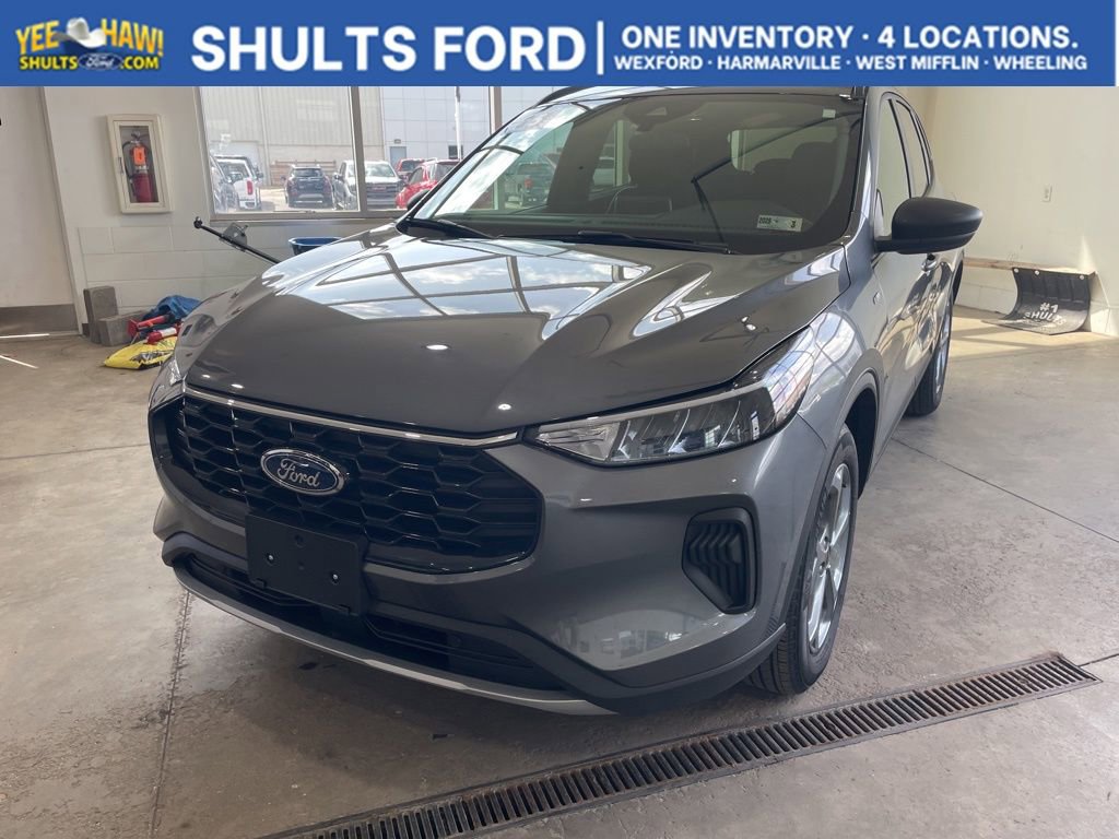 Certified 2025 Ford Escape ST-Line AWD/4WD image 1
