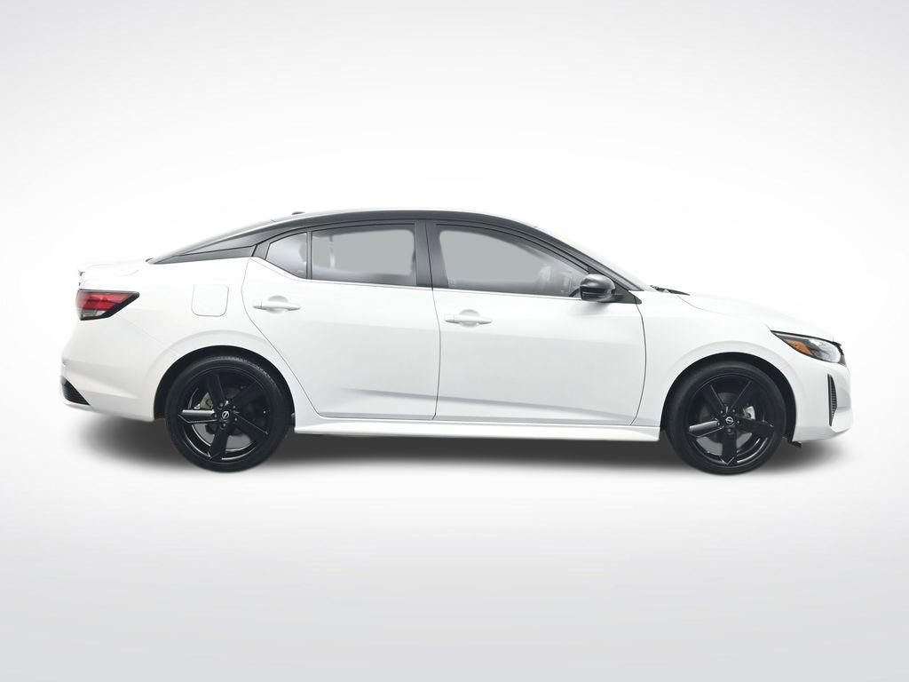 Used 2025 Nissan Sentra SR FWD image 4
