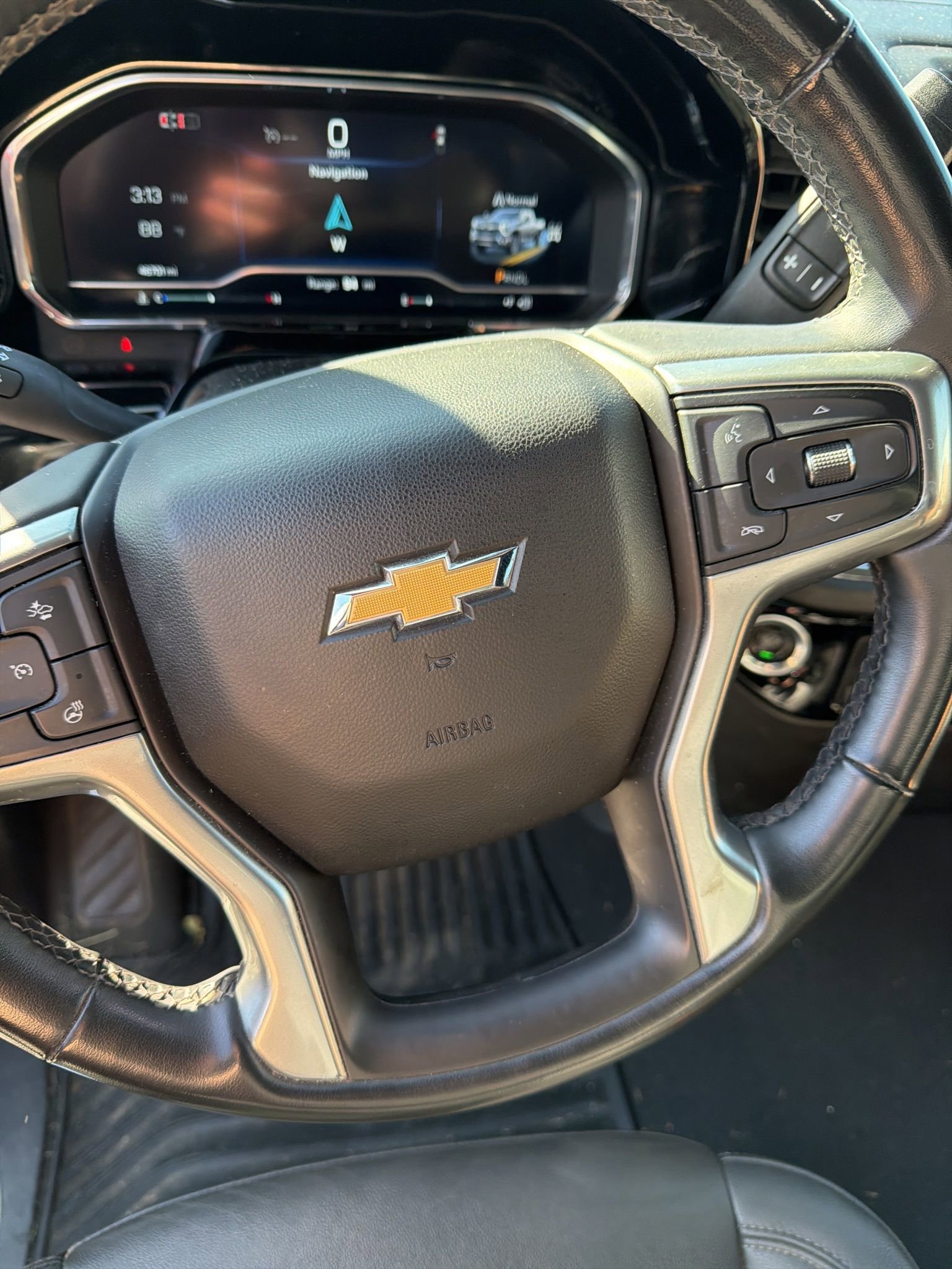 Used 2024 Chevrolet Silverado 2500 LT w/ Convenience Package image 9