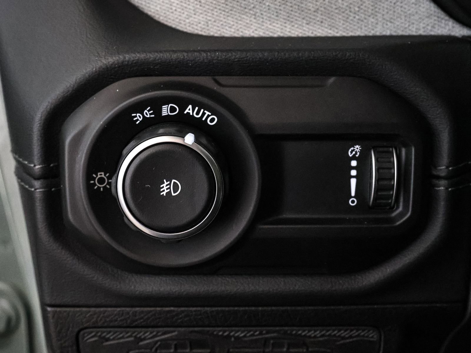 Used 2024 Jeep Wrangler Sahara image 29