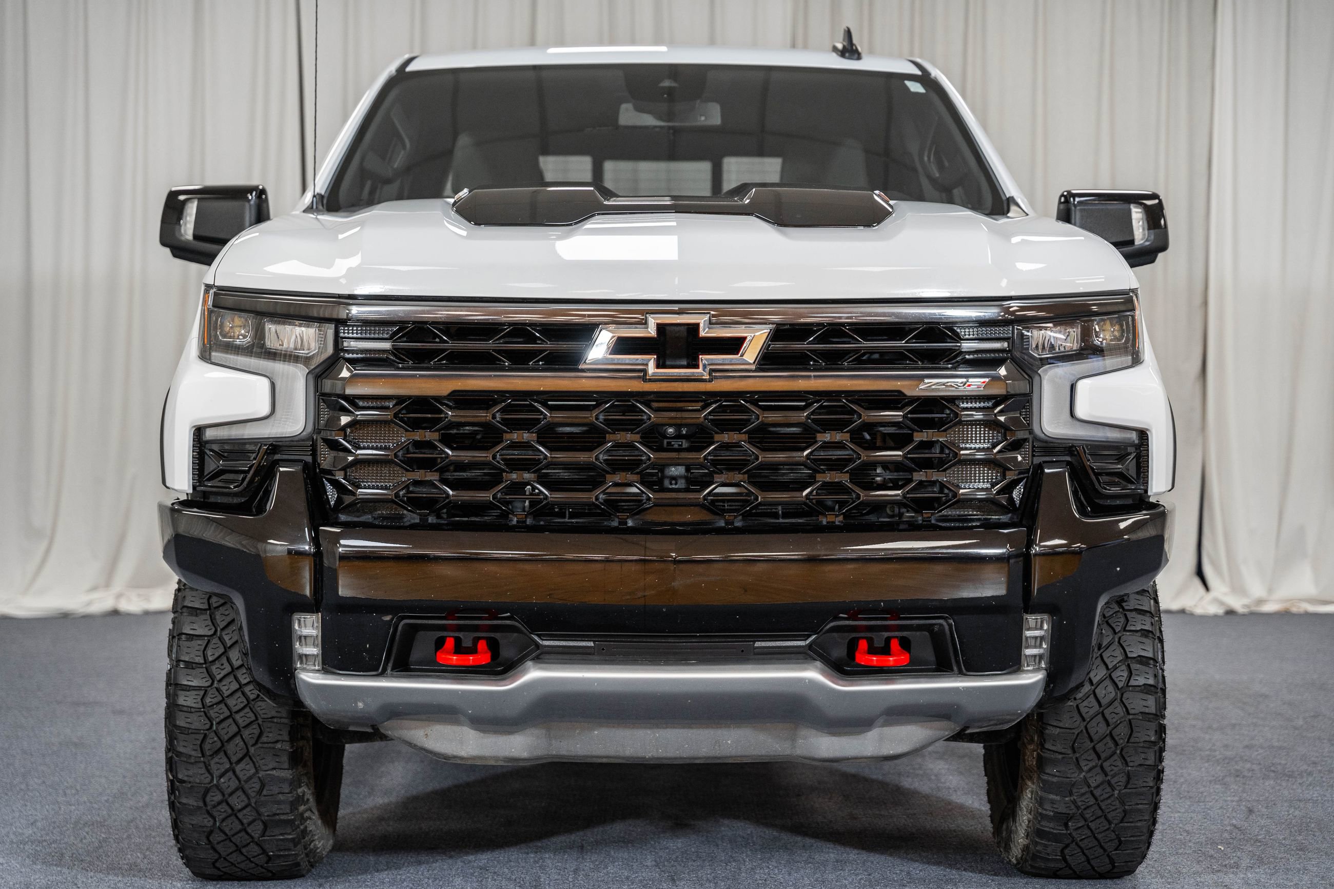 Used 2024 Chevrolet Silverado 1500 ZR2 image 2