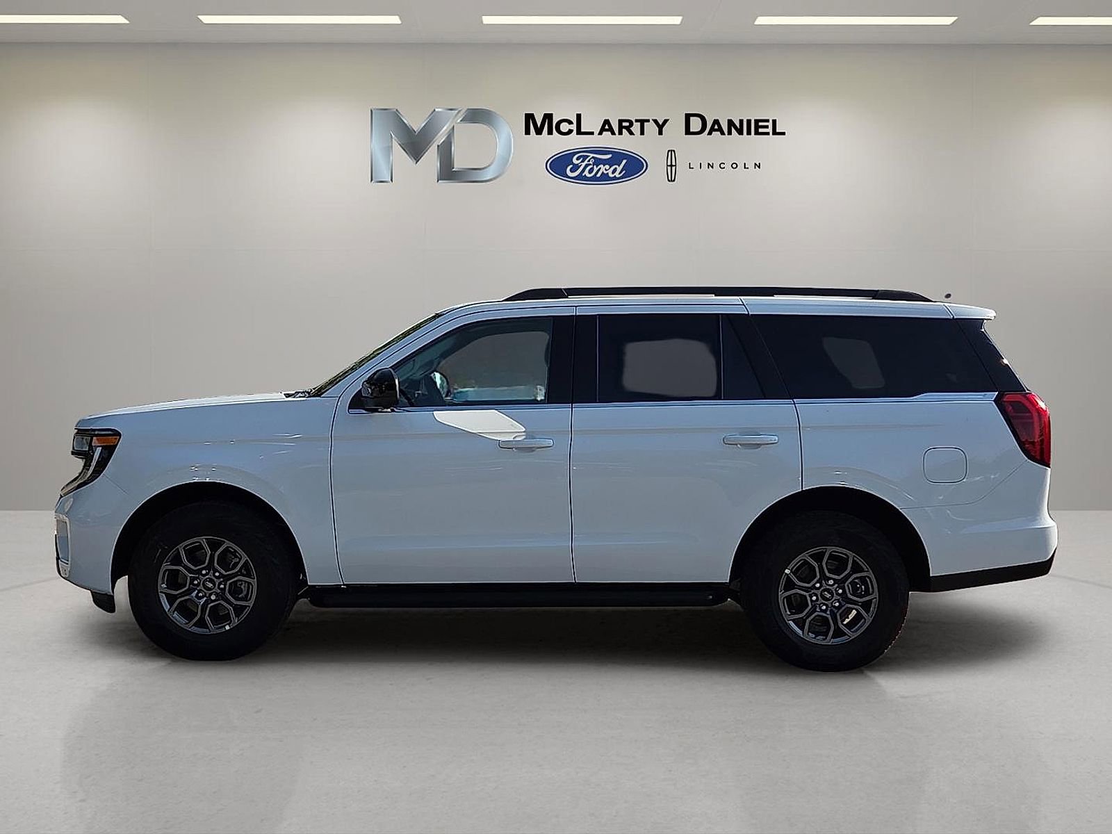 Certified 2025 Ford Expedition Active AWD/4WD image 3