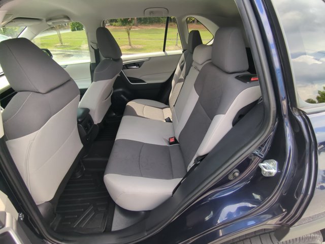 Used 2021 Toyota RAV4 XLE FWD image 21
