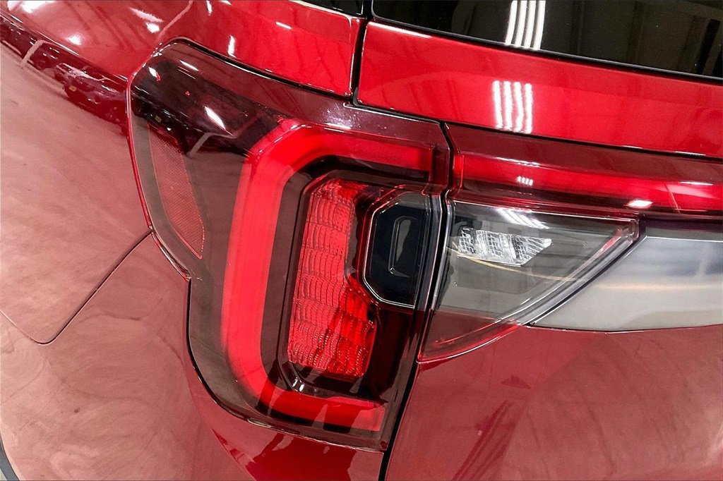 Used 2023 GMC Acadia AT4 w/ Technology Package image 28