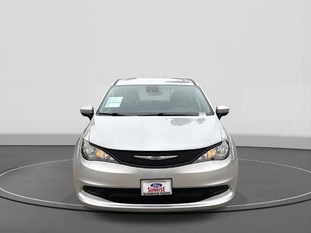 Used 2023 Chrysler Voyager LX FWD image 4