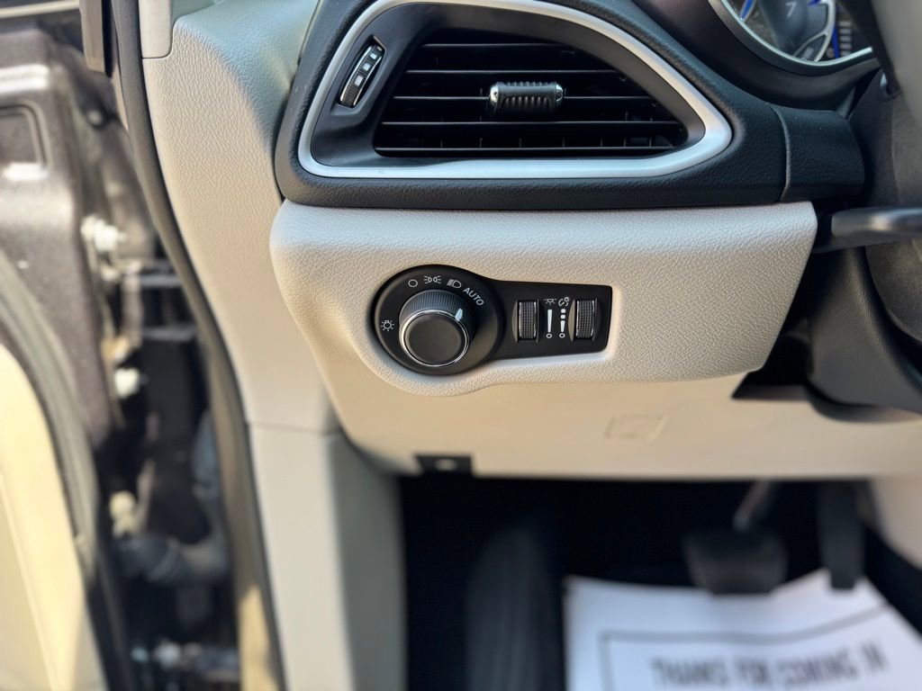 Used 2023 Chrysler Voyager LX FWD image 14