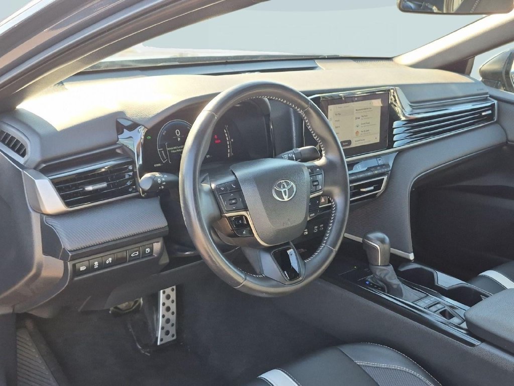 Used 2025 Toyota Camry SE FWD image 13