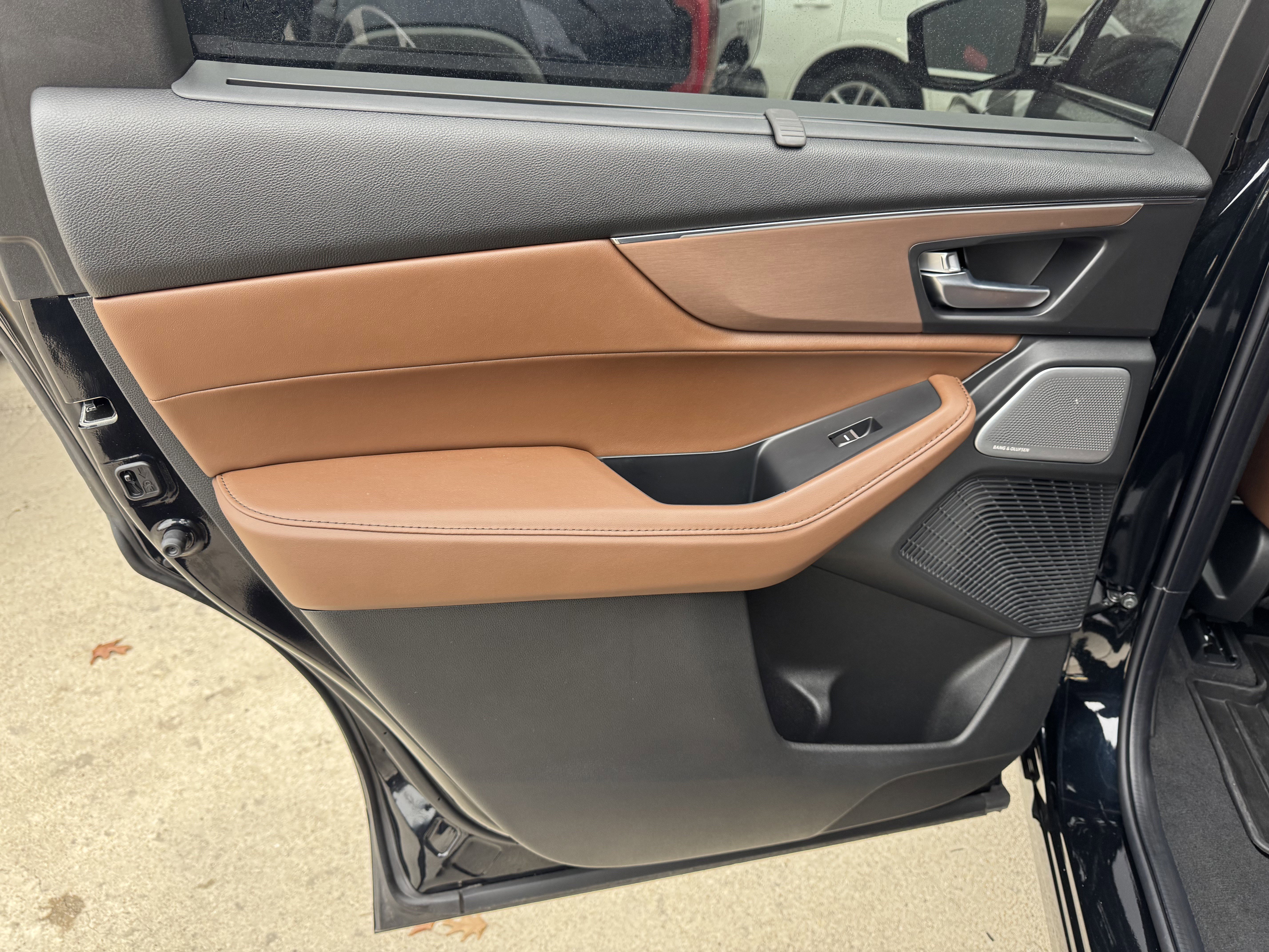 Used 2025 Acura MDX SH-AWD w/ Technology Package image 15