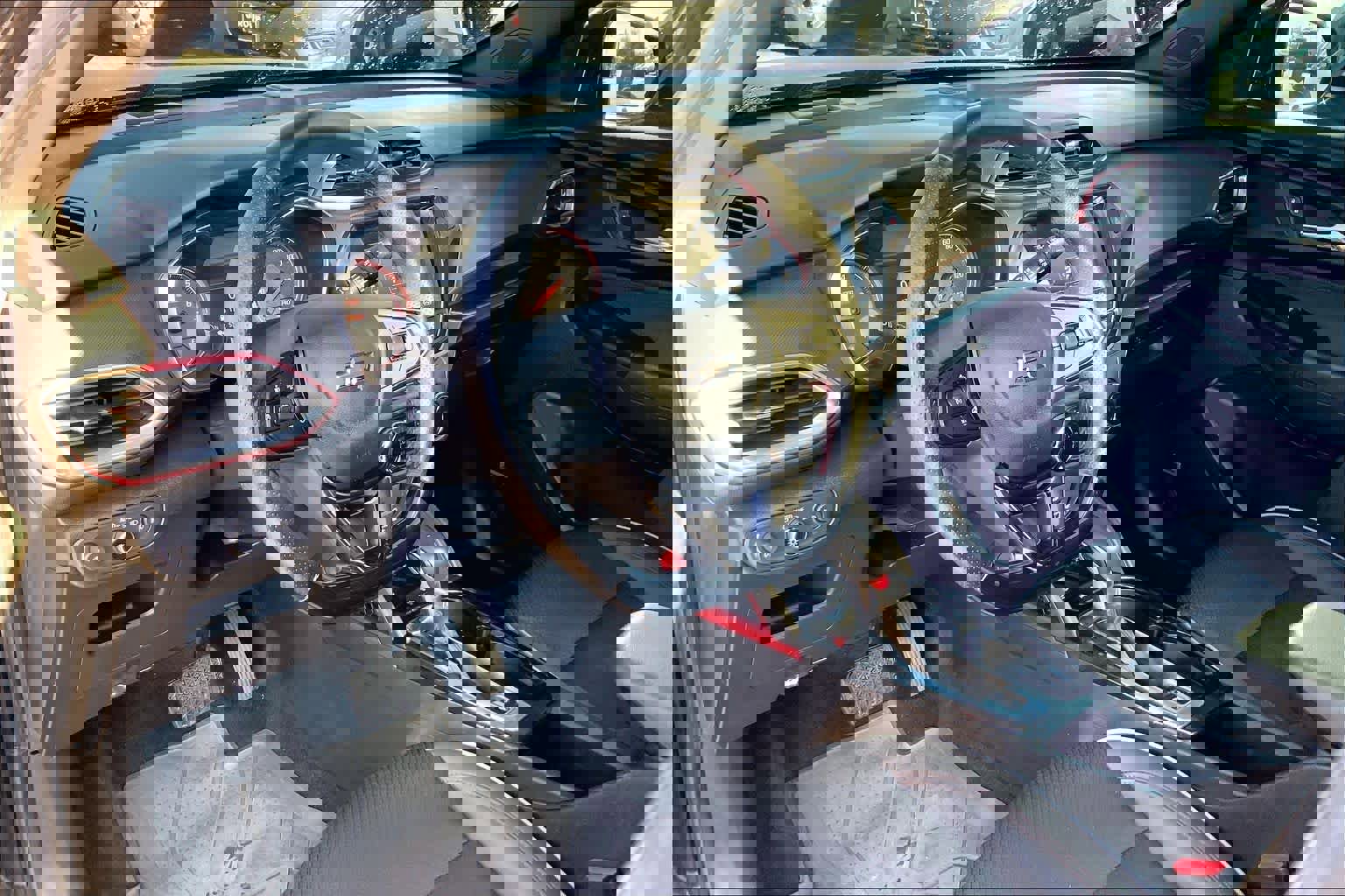 Used 2023 Chevrolet TrailBlazer RS w/ Sun and Liftgate Package image 15