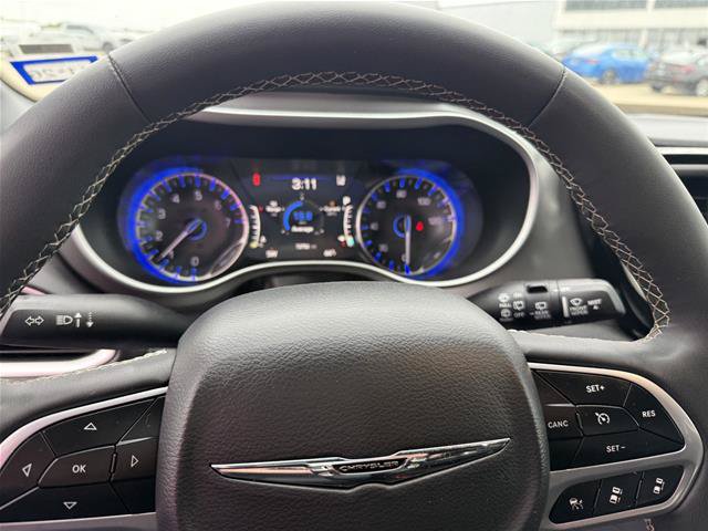 Used 2025 Chrysler Pacifica Select FWD image 14
