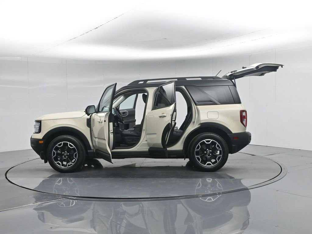 Certified 2025 Ford Bronco Sport Outer Banks w/ Outer Banks Tech Package+ AWD/4WD image 38