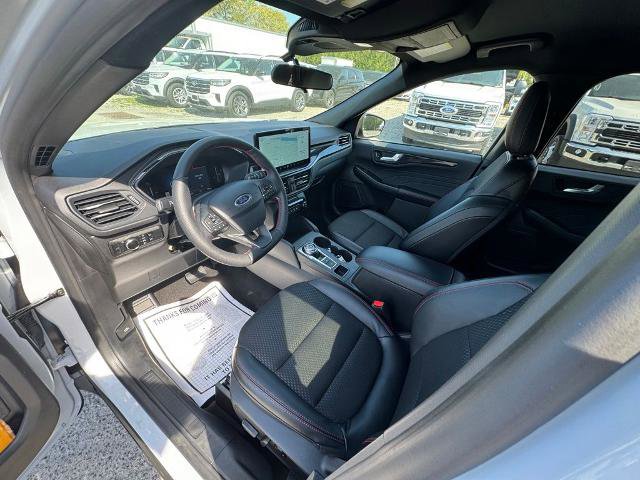 Certified 2025 Ford Escape ST-Line w/ Tech Pack #1 AWD/4WD image 17