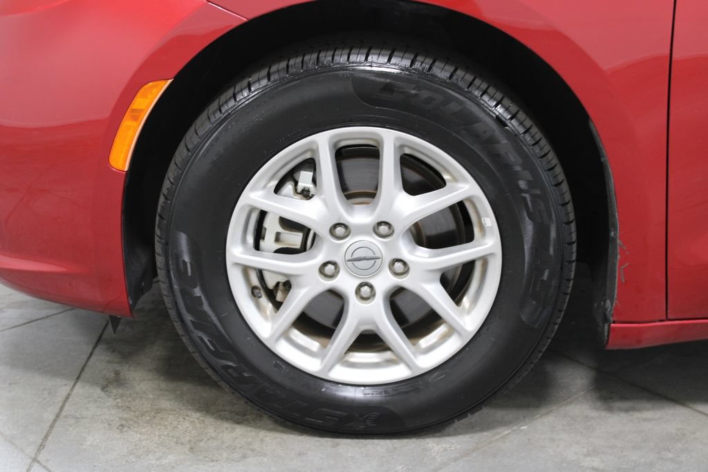 Used 2024 Chrysler Pacifica Touring-L FWD image 19