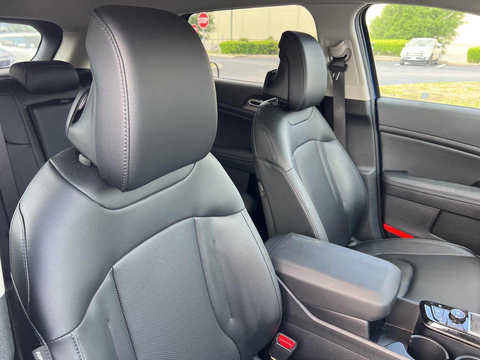 Used 2025 Kia Sportage EX image 23