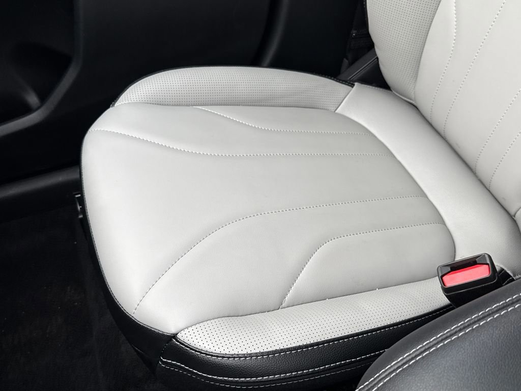 Certified 2025 Ford Escape Platinum w/ Premium Technology Package image 25