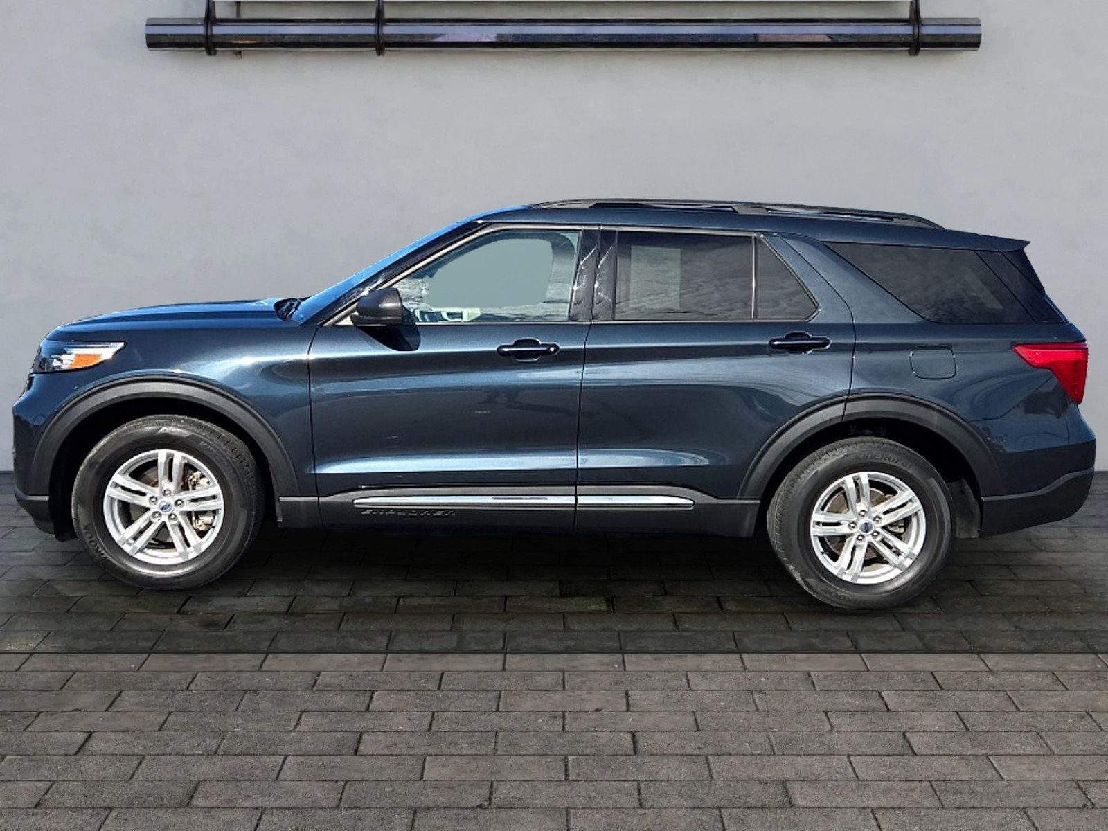 Certified 2023 Ford Explorer XLT w/ Equipment Group 202A AWD/4WD image 6
