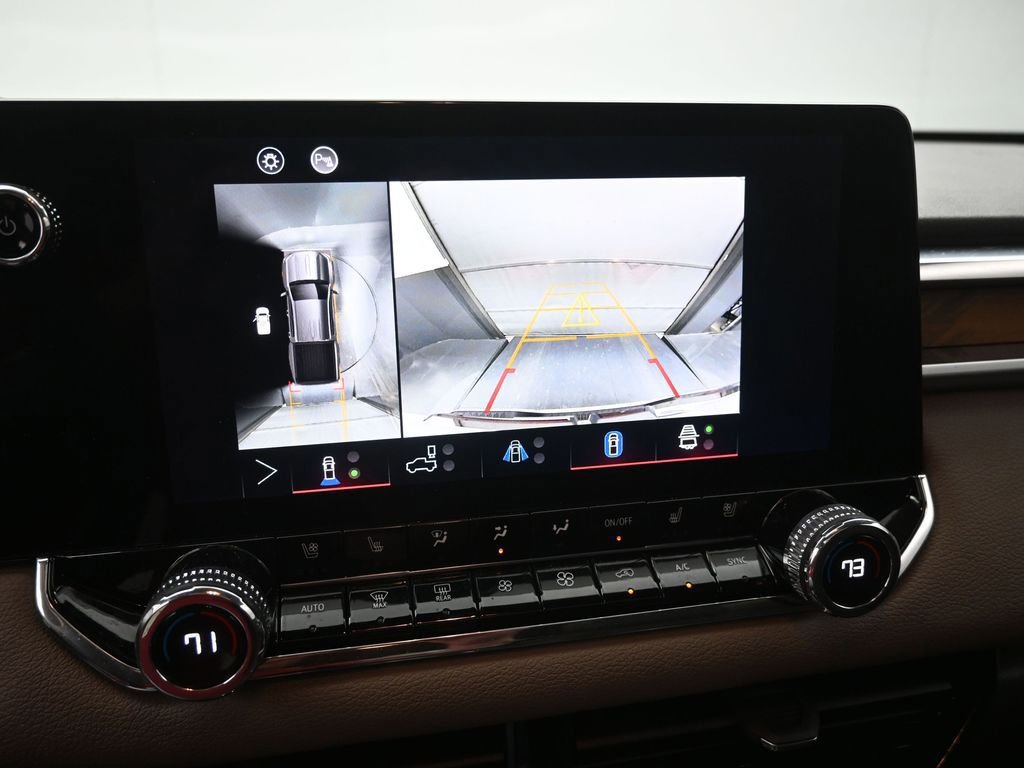 Used 2024 GMC Canyon Denali image 12